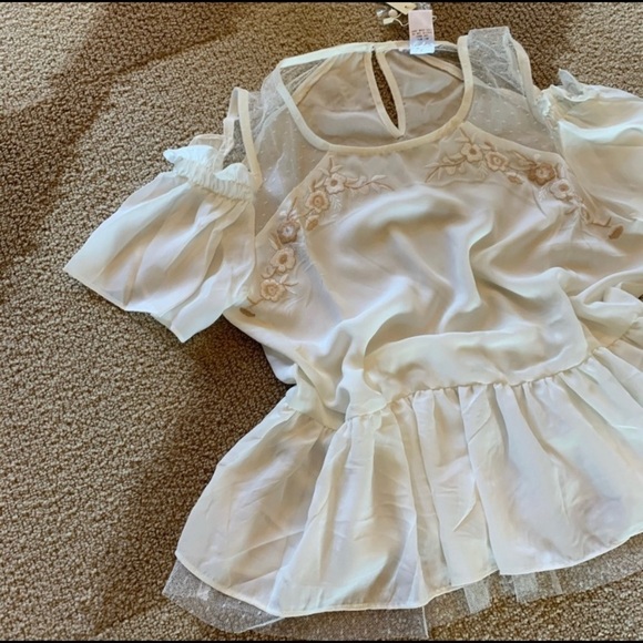 💥🛍️🔥CLEARANCE❗️Heavenly Chiffon Embroidered Blouse-LAST ONE ☝️ - Picture 3 of 5